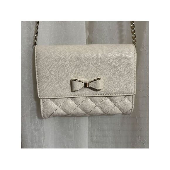 Forever 21 Handbags - F21 Ivory Gold Tone Chain Strap Faux Leather Quilted Mini Crossbody Bag Purse